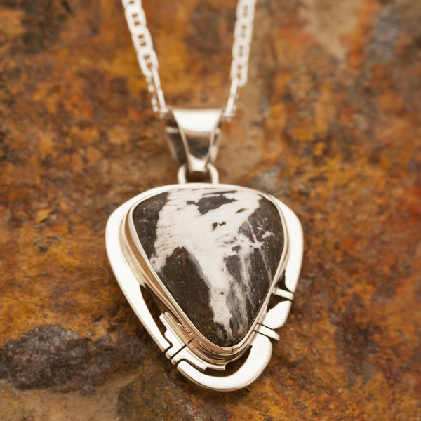 White Buffalo Pointe Pendant